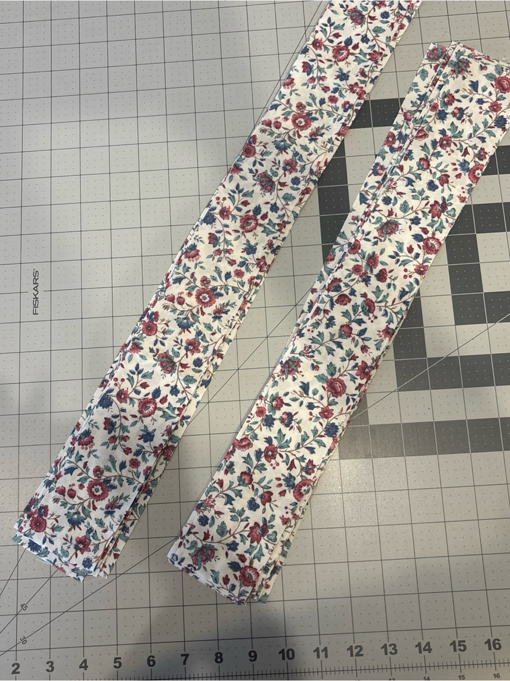 Women’s Floral Print fabric strips — White with Red & Blue Floral. For quilting